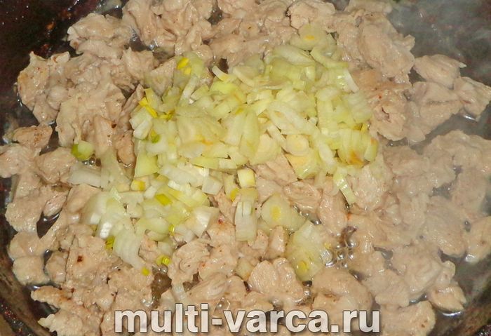 Картопляна запіканка з м'ясом у мультиварці