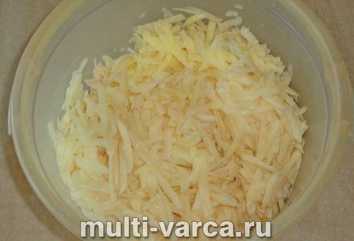Картопляна запіканка з м'ясом у мультиварці
