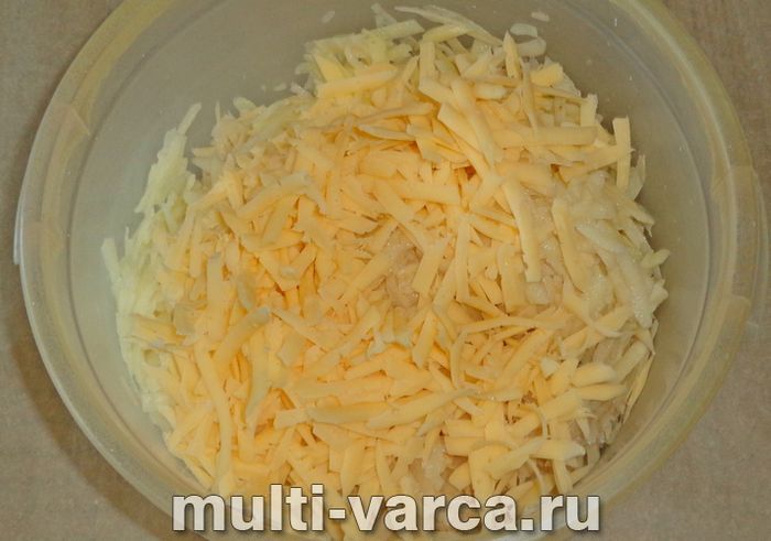 Картопляна запіканка з м'ясом у мультиварці