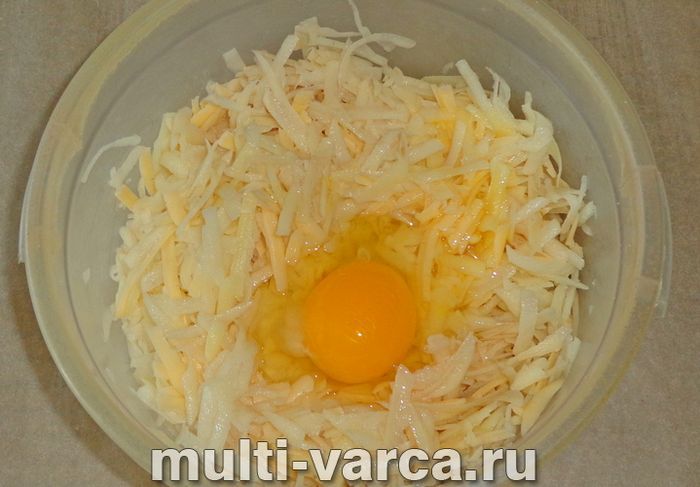 Картопляна запіканка з м'ясом у мультиварці