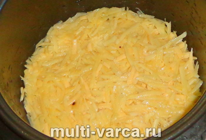 Картопляна запіканка з м'ясом у мультиварці
