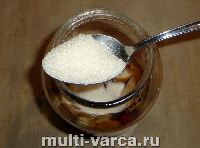 Компот із груш і аґрусу на зиму