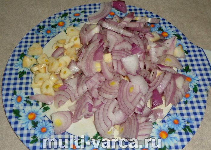 Кролик із грибами в мультиварці