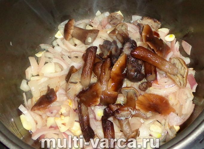 Кролик із грибами в мультиварці