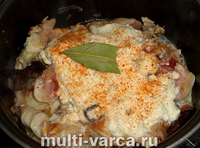 Кролик із грибами в мультиварці