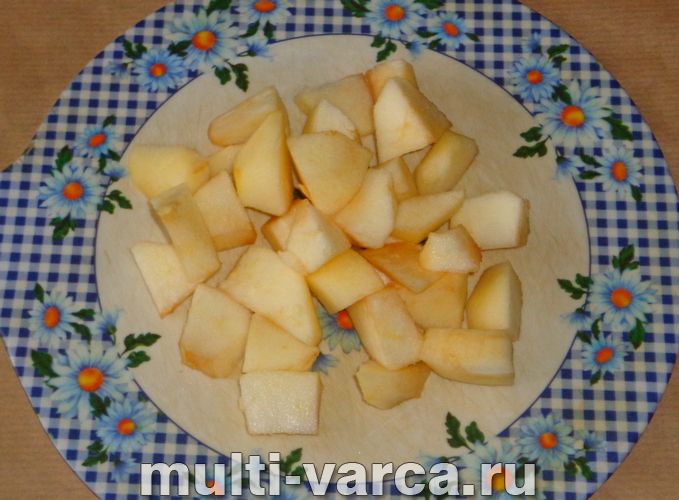 Куряча печінка з яблуками
