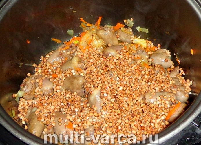 Курячі сердечка з гречкою в мультиварці