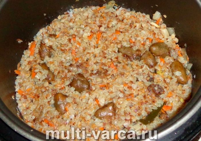 Курячі сердечка з гречкою в мультиварці