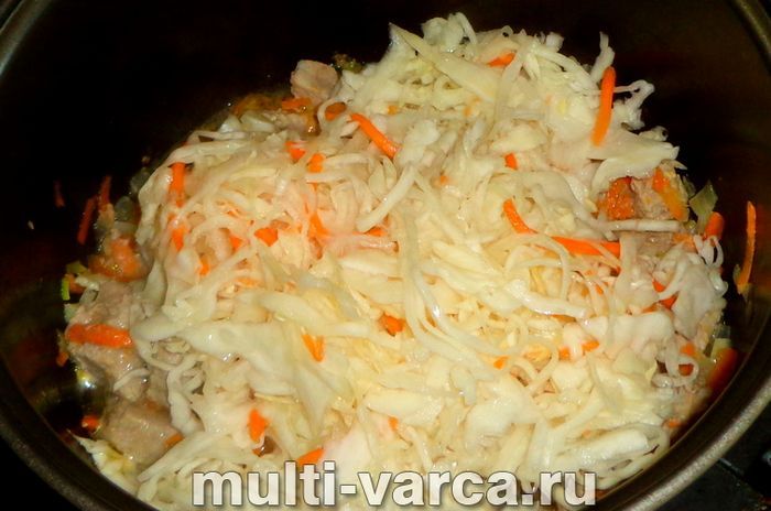 Квашена капуста зі свининою в мультиварці