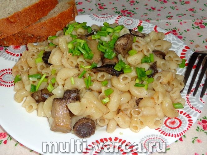 Макарони з грибами в мультиварці