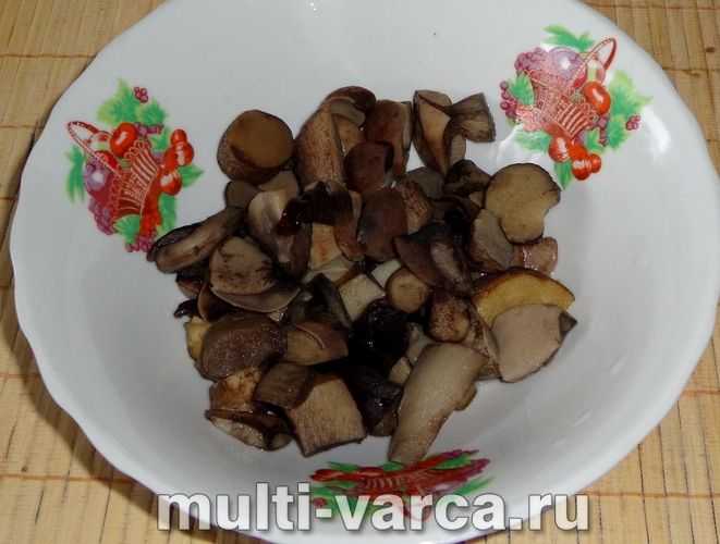 Макарони з грибами в мультиварці