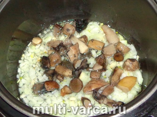 Макарони з грибами в мультиварці