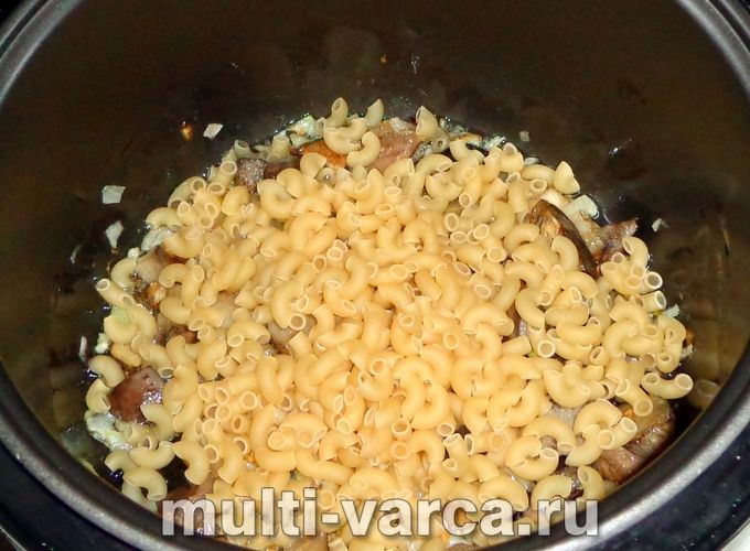 Макарони з грибами в мультиварці