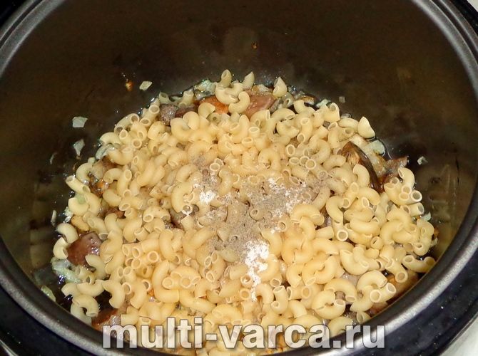 Макарони з грибами в мультиварці