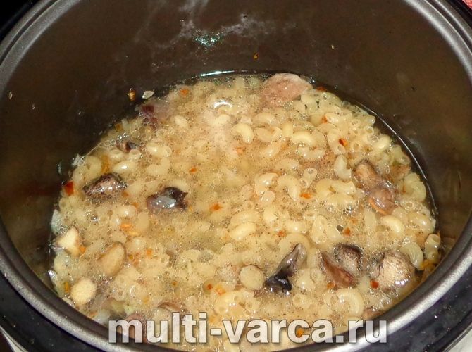 Макарони з грибами в мультиварці
