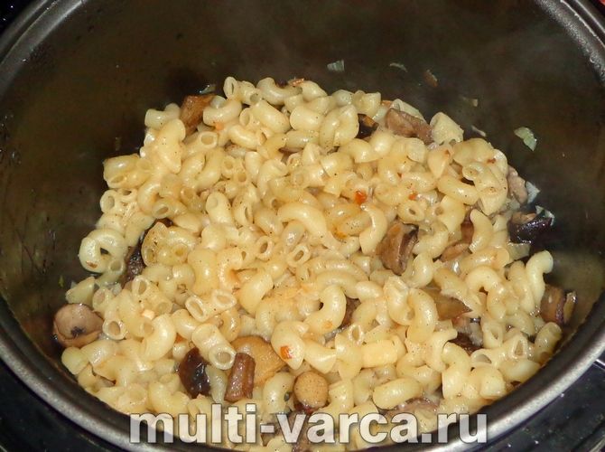 Макарони з грибами в мультиварці