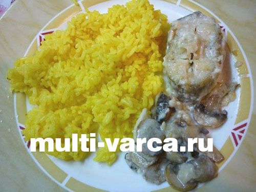 Минтай під грибним соусом