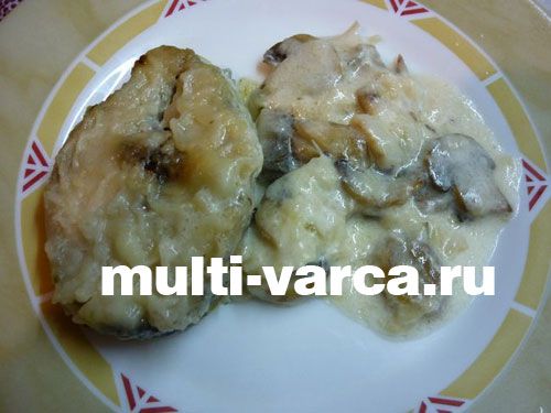 Минтай під грибним соусом