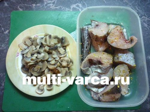 Минтай під грибним соусом