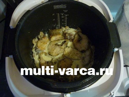 Минтай під грибним соусом
