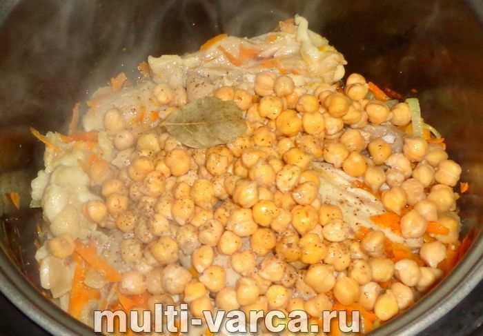 Нут із куркою в мультиварці