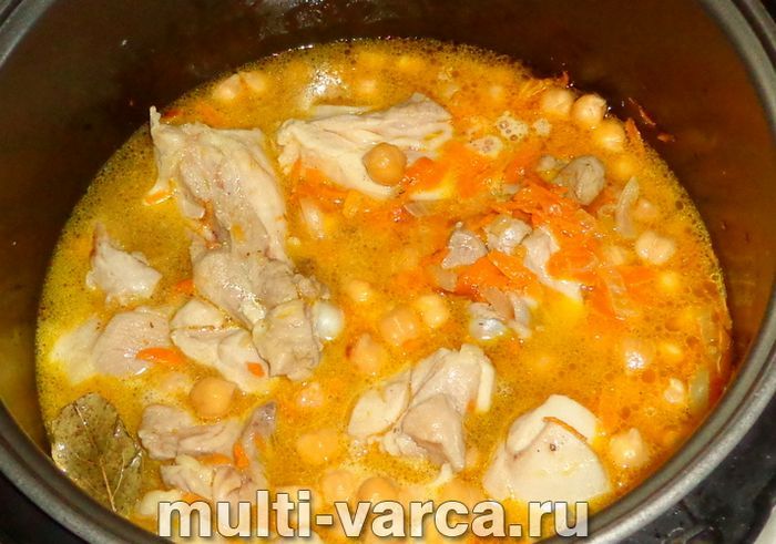 Нут із куркою в мультиварці