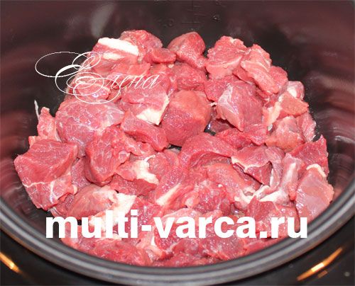 Печеня з м'ясом і картоплею в мультиварці
