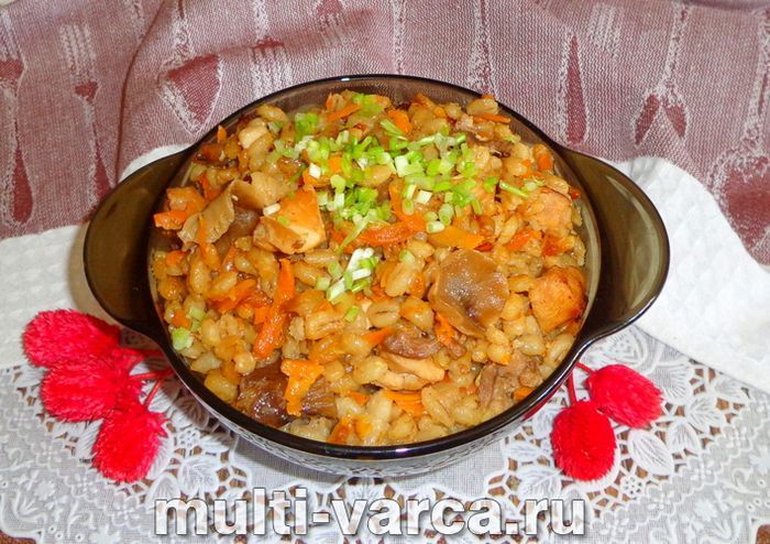 Перловка з куркою та грибами в мультиварці