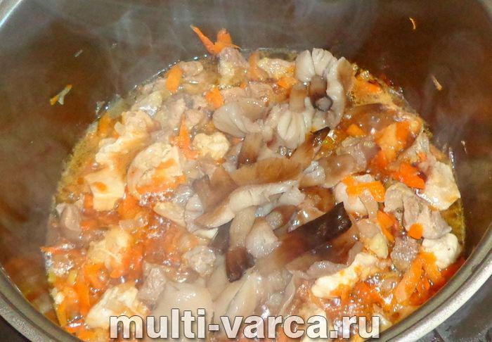Перловка з куркою та грибами в мультиварці