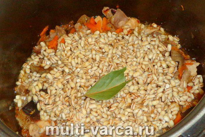 Перловка з куркою та грибами в мультиварці