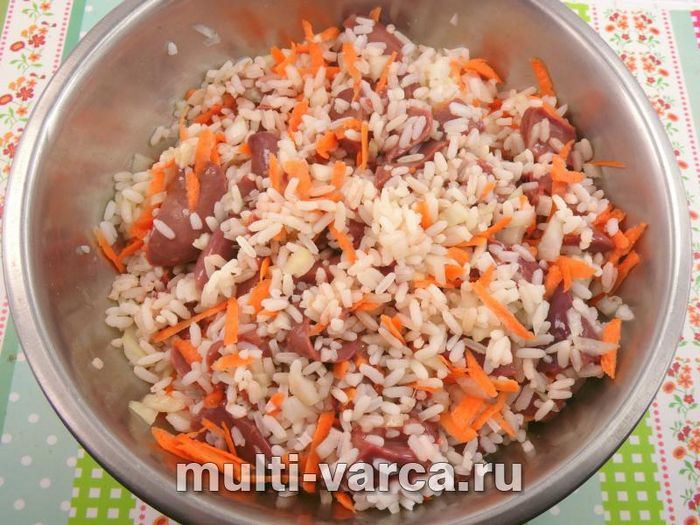 Пиріг із рисом і курячою печінкою в мультиварці