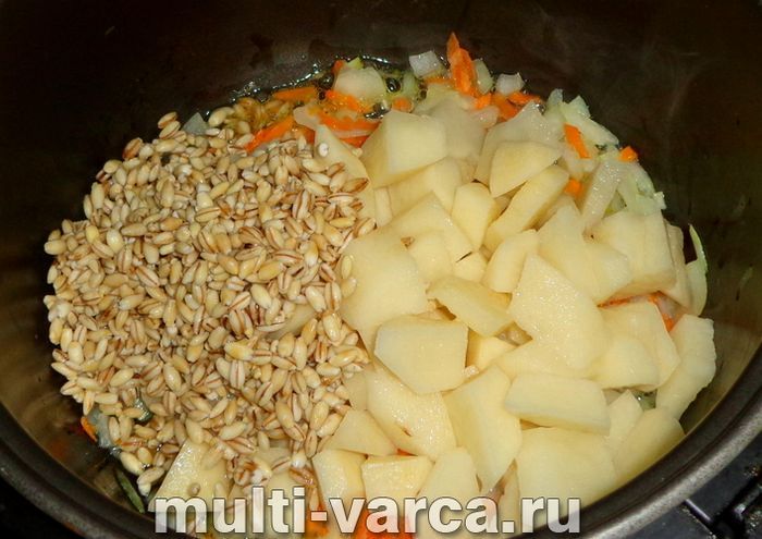 Рибний суп із перловкою в мультиварці