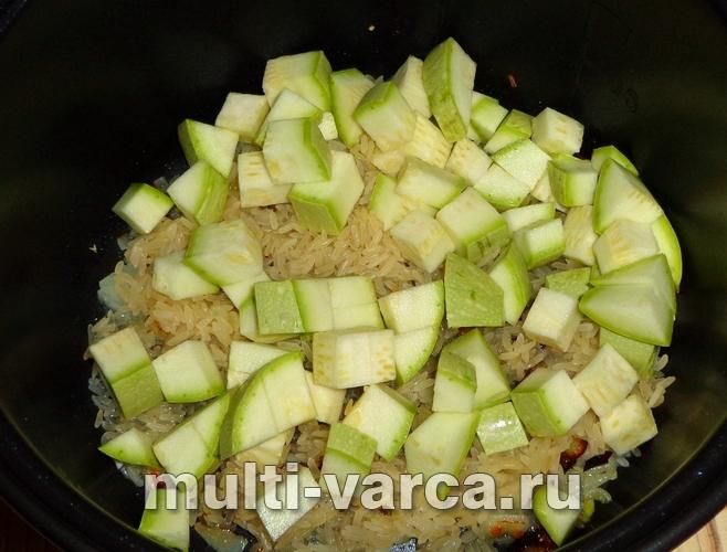 Рис із кабачками в мультиварці