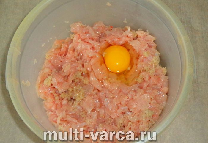 Рубані котлети з індички на пару в мультиварці