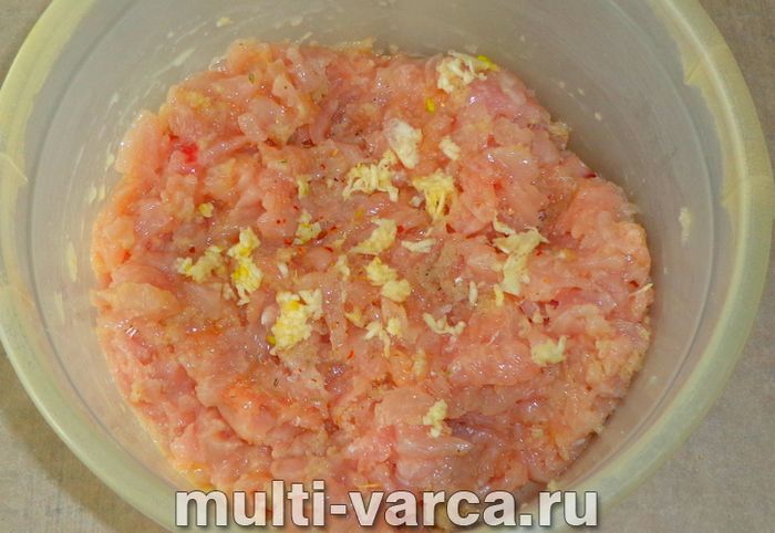 Рубані котлети з індички на пару в мультиварці