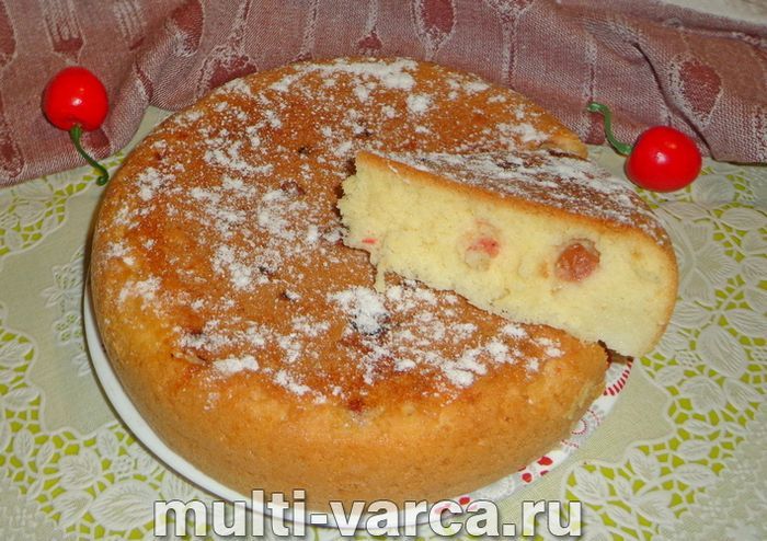 Шарлотка з журавлиною в мультиварці