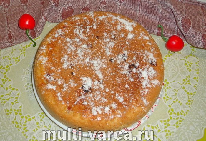 Шарлотка з журавлиною в мультиварці