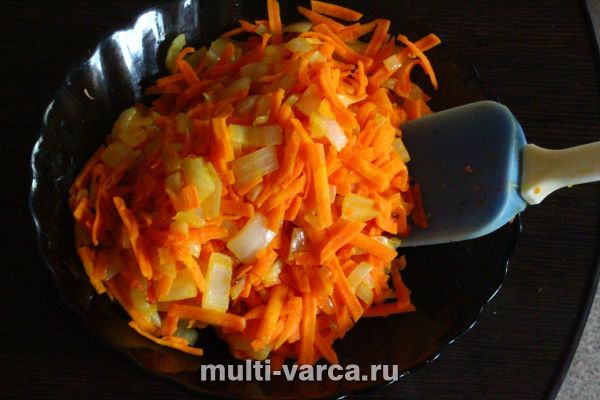 Смачна, розсипчаста гречка, тушкована зі свининою та овочами