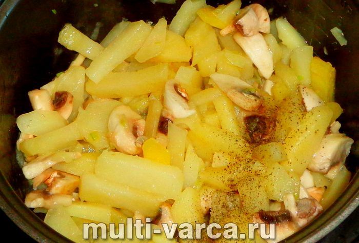 Смажена картопля з печерицями в мультиварці