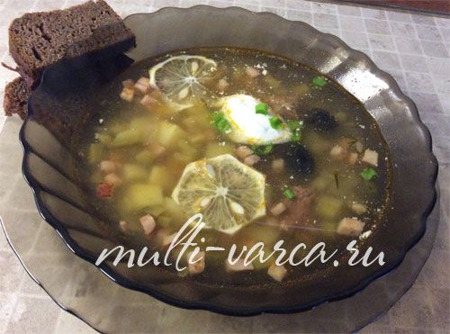 Солянка з картоплею та ковбасою