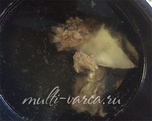 Солянка з картоплею та ковбасою