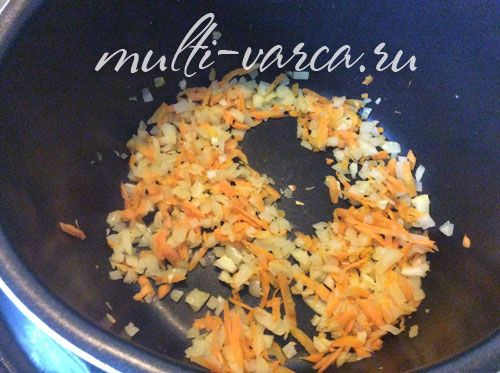 Солянка з картоплею та ковбасою