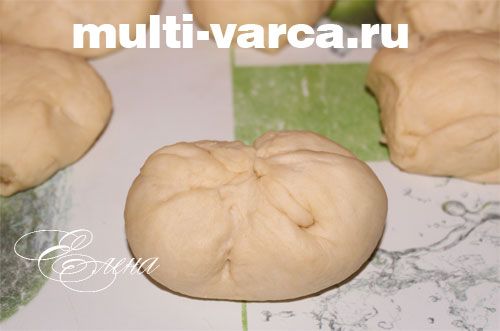 Солодкі булочки з халвою в мультиварці