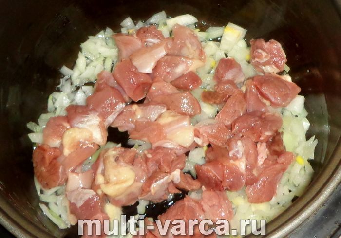 Стегно індички з рисом у мультиварці