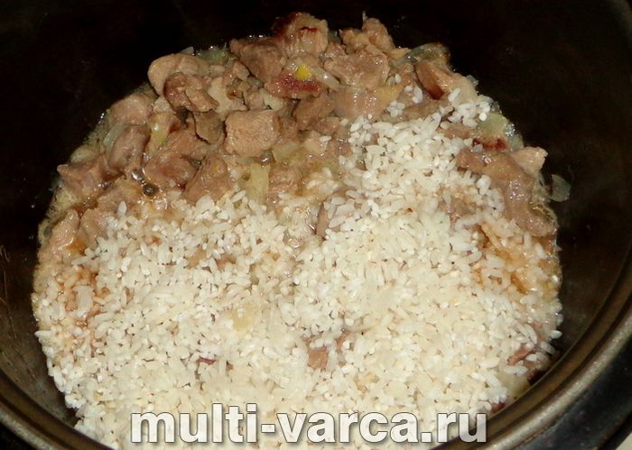 Стегно індички з рисом у мультиварці
