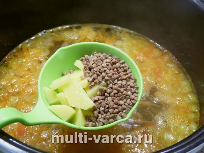 Суп із лосося з гречкою