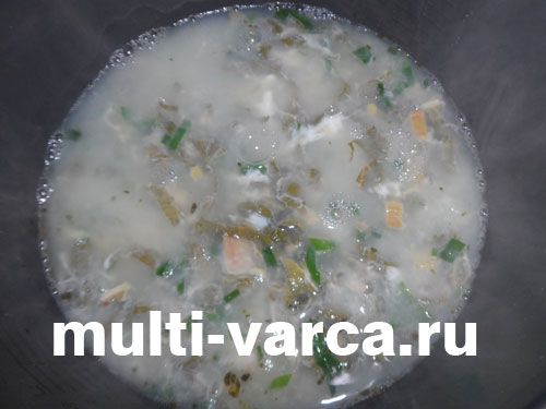 Суп із ревеню з яйцем у мультиварці