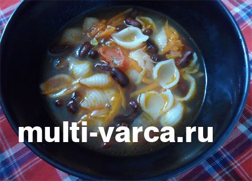 Тосканський суп із квасолею та макаронами в мультиварці