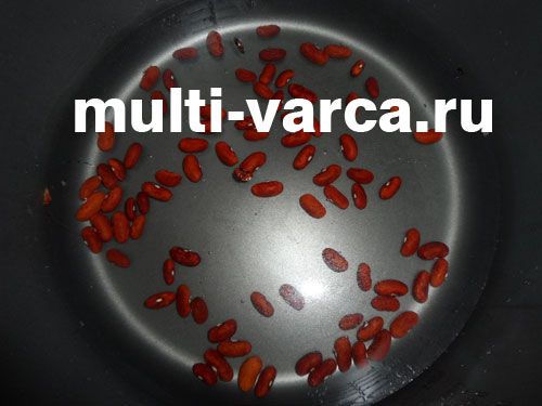 Тосканський суп із квасолею та макаронами в мультиварці