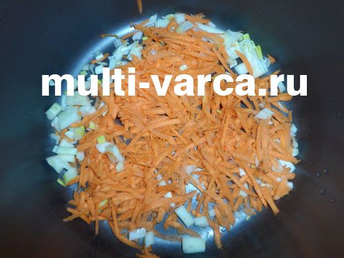 Тосканський суп із квасолею та макаронами в мультиварці